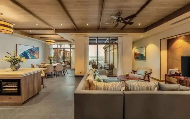 Luxe 5BR Villa: Beachfront Breakfast Pool