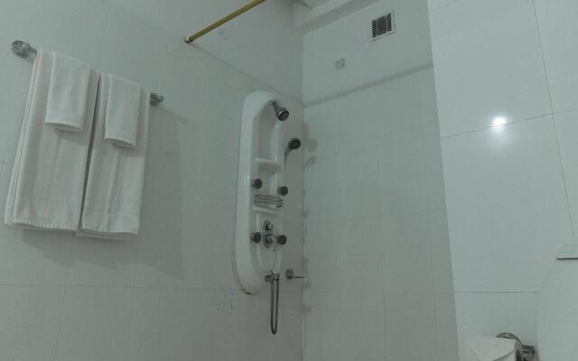 Earl Grey Hotel By OYO Rooms