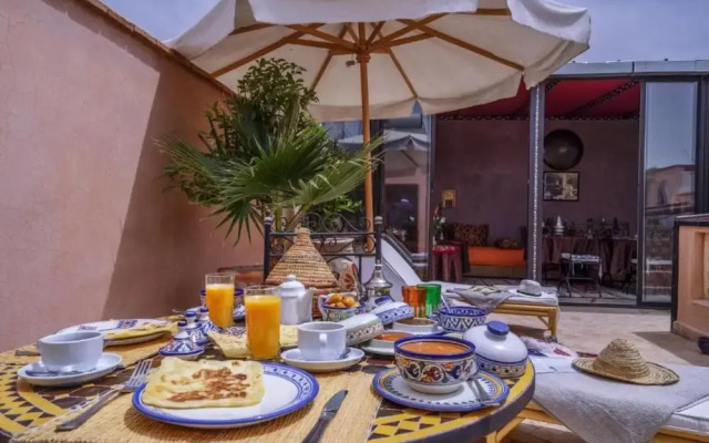 "room in Guest Room - Riad Lakouas Triple Room With Pool View"