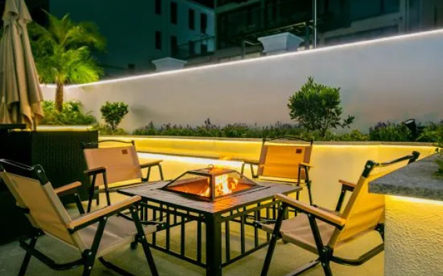 Haikuoyunshen·Super first-line sunrise sea view pool holiday villa (Xiaowushitang Branch)