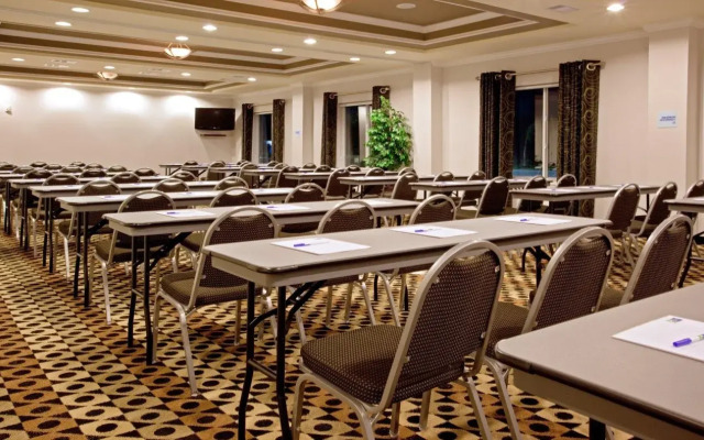 Holiday Inn Express Hotel & Suites - Houston Space Center by IHG