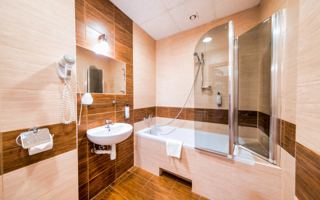 Lothus Hotel