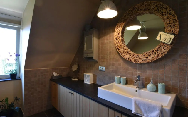 Tasteful Mansion in Lichtervelde with Hot Tub