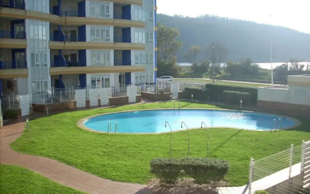 Mar azul en puerto azul