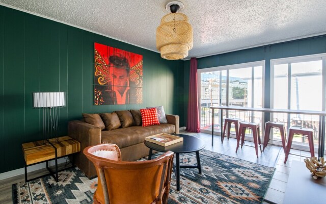WanderJaunt - West Campus Apartments