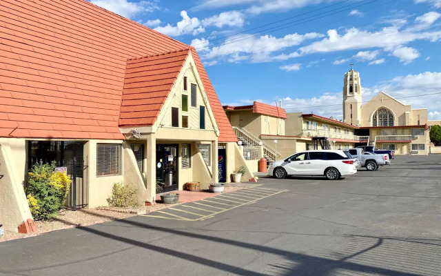 Super 8 by Wyndham Albuquerque Downtown