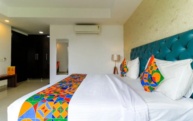 Tipsyy Inn Suites 007
