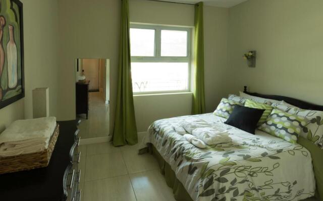 Le Luxe Penthouse 2BR w AC Wifi & 24 hr sec