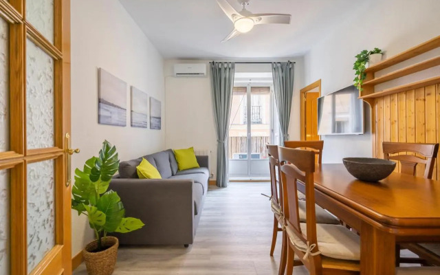 La Latina Sol. Espacioso apartamento, 12 pax