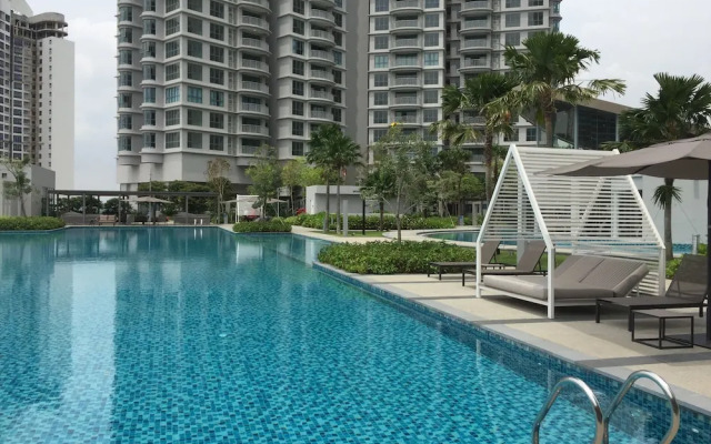 Teega Waterfront - Hello Kitty