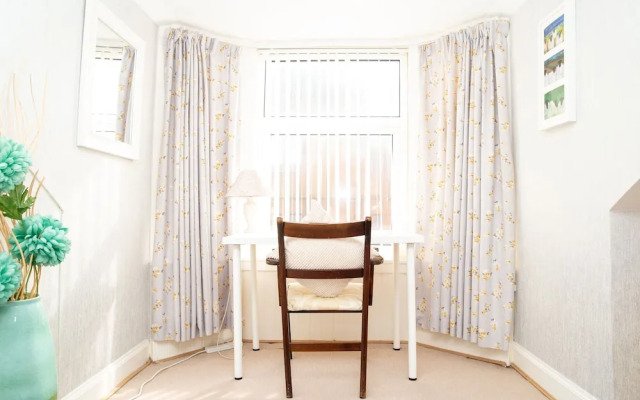 Sandgate 2-bed Apartment in Ayr Central Location