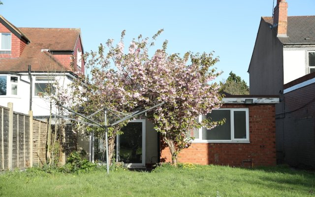 Cosy 3-bed Bungalow NEC Airport Close to Amenities