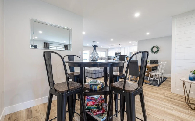 Open Floor Mesa Gable Vacation Home with Heated Pool by Redawning