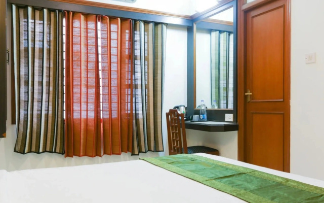 Hotel Adarsha Inn