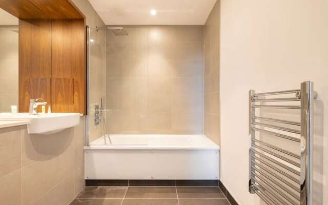 Canary Wharf by Charles Hope