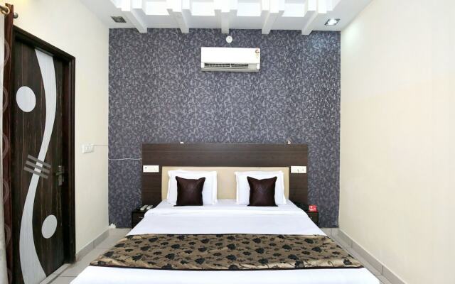 OYO 11844 Silver Star