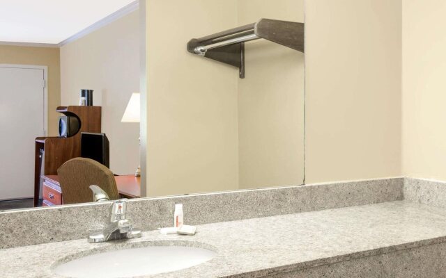 Budgetel Inn & Suites