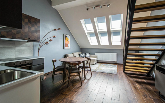 Quite Loft with Balcony and 3 Air Conditioners