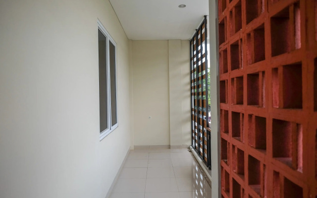 RedDoorz Plus near Solo Square 2