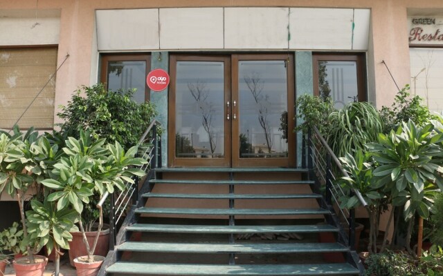 OYO 1898 Hotel Aditya