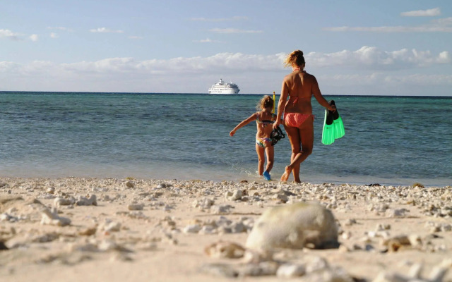 Captain Cook Cruises Fiji - Reef Endeavour