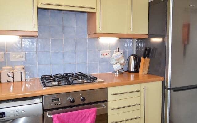 Attractive 3 Bedroom Flat in Central Haymarket