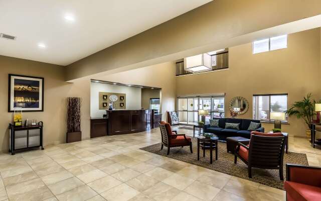 Comfort Suites Houston IAH Airport - Beltway 8