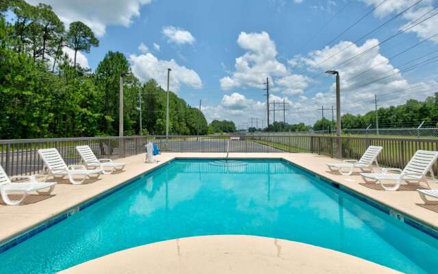Super 8 by Wyndham Diberville Biloxi Area