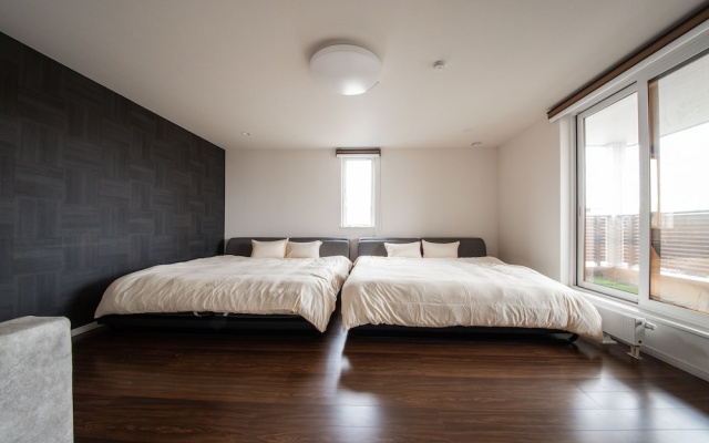 The Beehive Kamifurano – Guest Rooms – Kamifurano