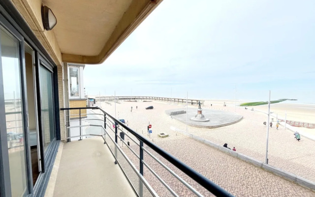 Apartment in Wenduine With Stunning Sea Views