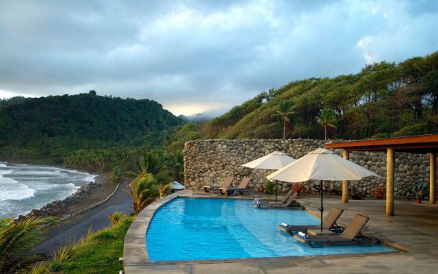 Pagua Bay House Oceanfront Cabanas