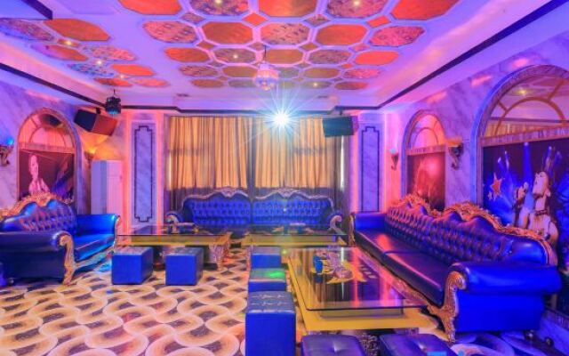 Foshan Yuefeng High-altitude Garden Panorama Hotel (Jiujiangzhen Xinji Plaza)