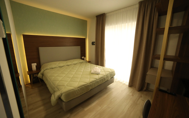 8 Room Hotel