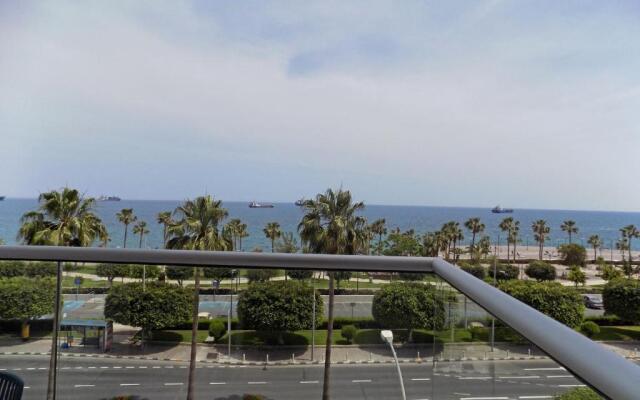 3b Seafront Retro apt - Olympic beach