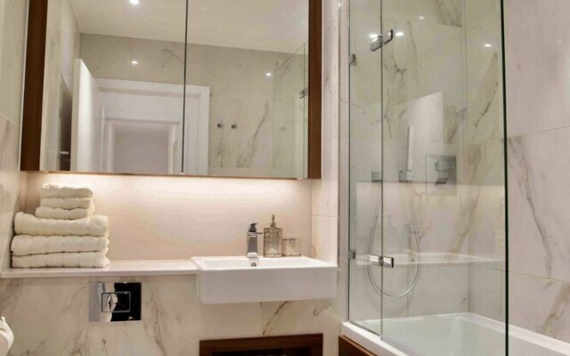 Thames Riverside Apartment in London