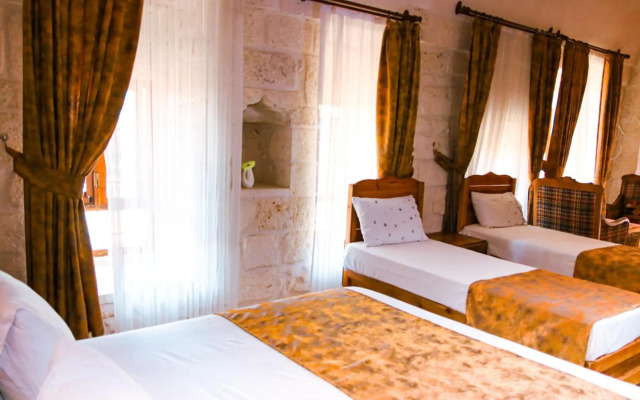 Mons Masius Hotel