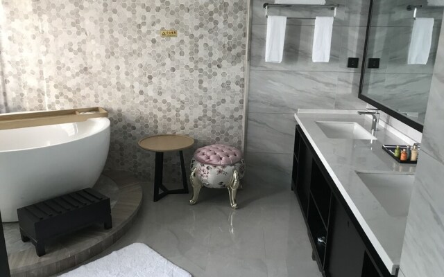 Metropolis Golf Hot Spring Hotel
