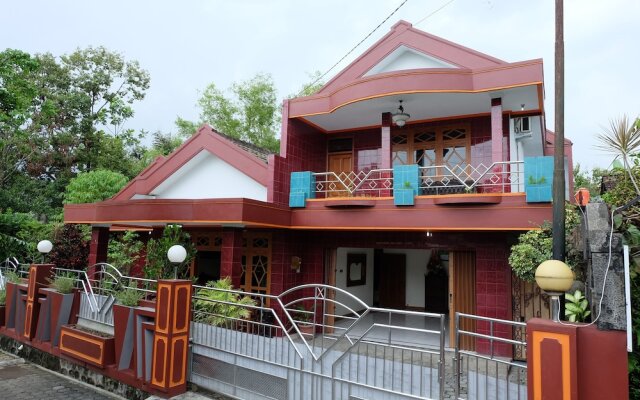 Simply Homy Guest House Unit Denggung