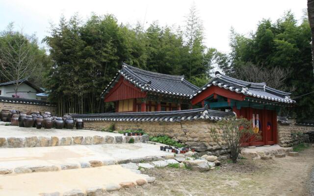 Geochang Choongsindang Donggae Jeongon Gotek