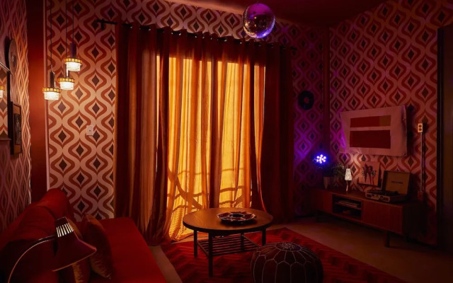 MOOD HAUS by DW - 70's Retro Stays
