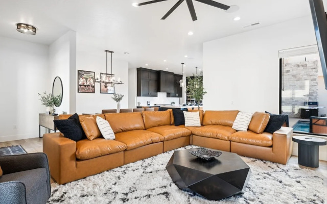 The Dugout 8 Bedroom Home