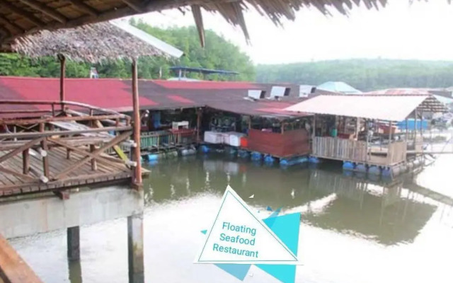 Desaru M'Cozy/12pax/Mini Pool/ Waterpark/BBQ/WIFI