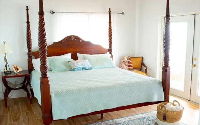 Blue Love Point 3BR by Eleuthera Vacation Rentals