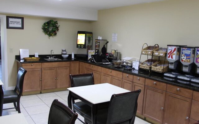 Quality Inn & Suites Greensboro near Lake Oconee