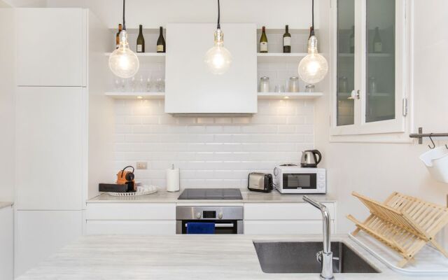 Spacious and luminous flat with balcony