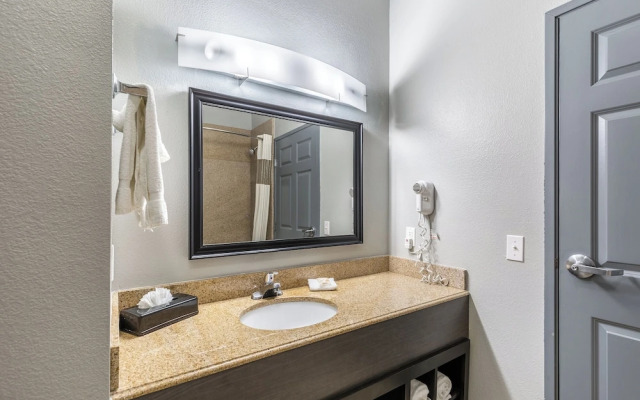 Platinum Inn & Suites Webster