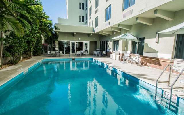 Comfort Suites Miami Airport North