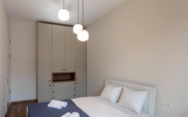 Stylish 2 BR Apartment on Chavchavadze Avenue