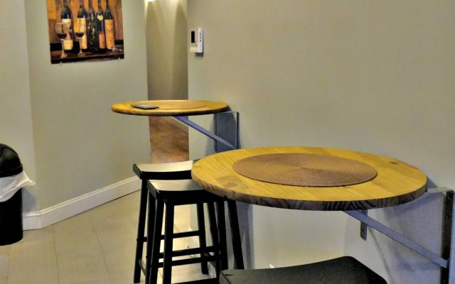 Hipsters Cove Bed & Breakfast