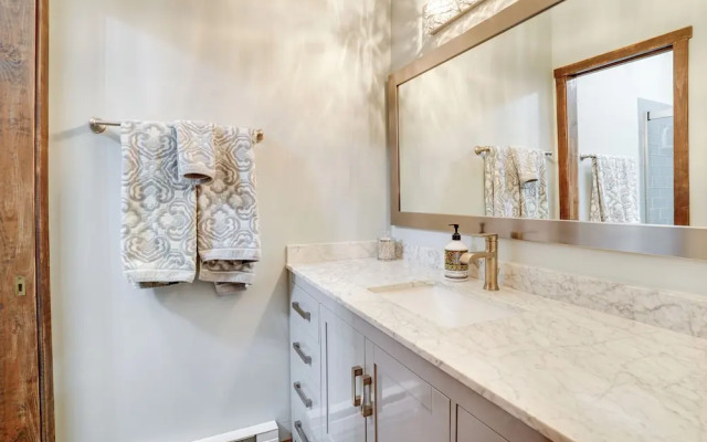 Charming Townhome - Walk to Greek Peak Mountain!